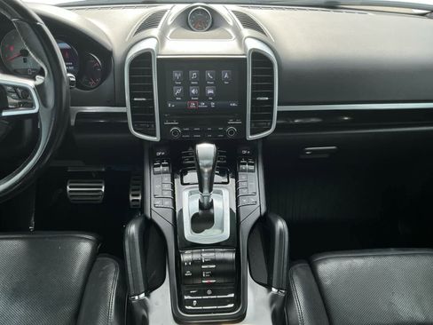 Used 2017 Porsche Cayenne S image 11