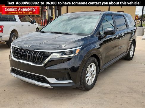 Used 2023 Kia Carnival LX image 1