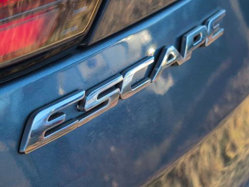 Used 2018 Ford Escape SEL image 13