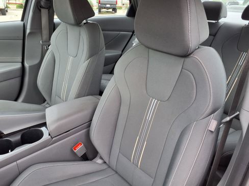 Used 2025 Hyundai Elantra SEL FWD image 13