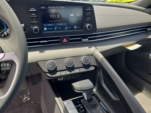 New 2026 Hyundai Elantra SE FWD image 28