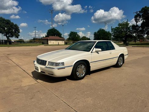 Used 2001 Cadillac Eldorado ESC w/ Comfort/Convenience Pkg FWD image 3