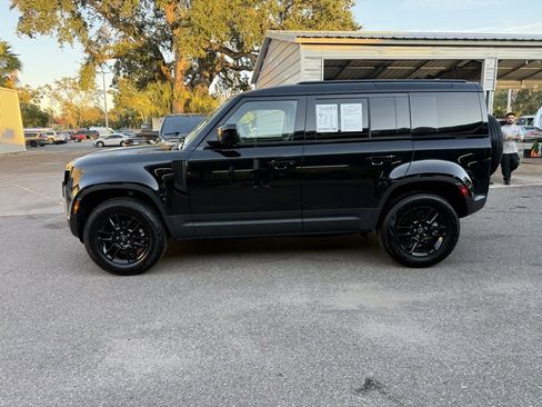 Used 2025 Land Rover Defender 110 S image 3
