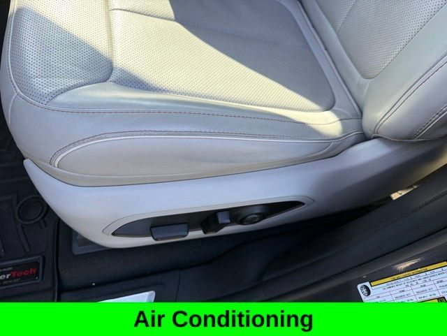 Used 2023 Jeep Grand Cherokee L Overland AWD/4WD image 24