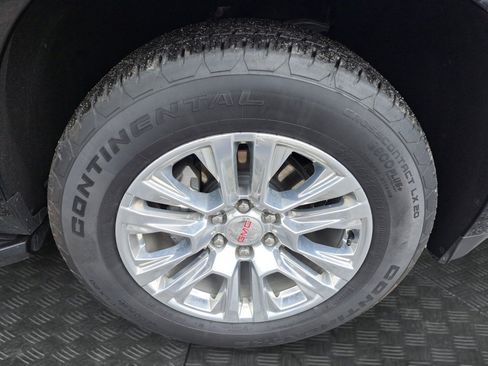 Used 2025 GMC Yukon Denali AWD/4WD image 15