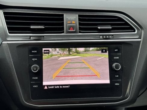 Used 2018 Volkswagen Tiguan SE AWD/4WD image 21