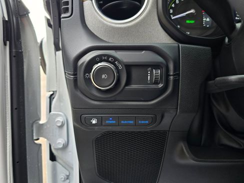 Used 2025 Jeep Wrangler Unlimited Sahara image 34