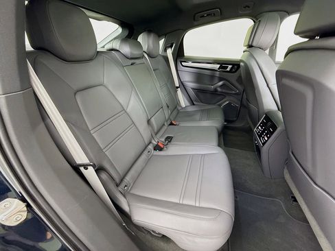 Certified 2023 Porsche Cayenne Platinum Edition image 29