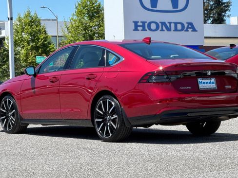 Used 2024 Honda Accord Touring image 3