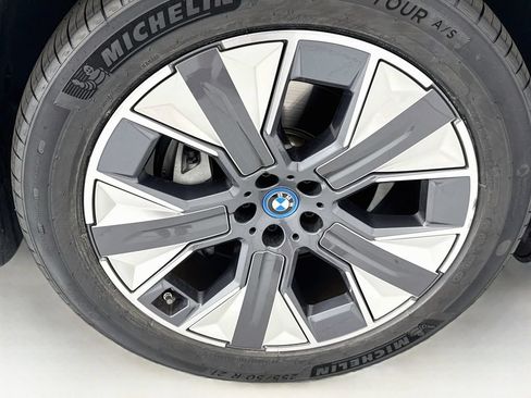 Used 2024 BMW iX xDrive50 w/ Convenience Package AWD/4WD image 30