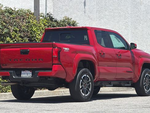 Used 2025 Toyota Tacoma TRD Sport w/ TRD Sport Upgrade Package AWD/4WD image 5
