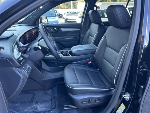 Used 2025 Buick Enclave Preferred image 11