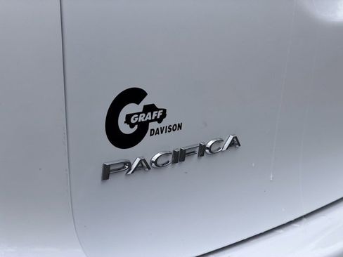 Used 2018 Chrysler Pacifica Touring Plus image 27