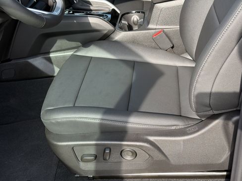 New 2025 Chevrolet Colorado LT w/ LT Convenience Package image 11