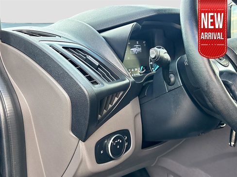 Used 2021 Ford Transit Connect XLT image 11