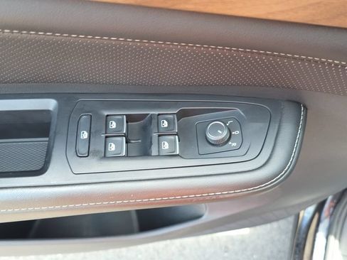 Used 2025 Volkswagen Atlas SE FWD image 12