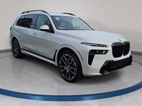 New 2026 BMW X7 xDrive40i w/ M Sport Package AWD/4WD image 3