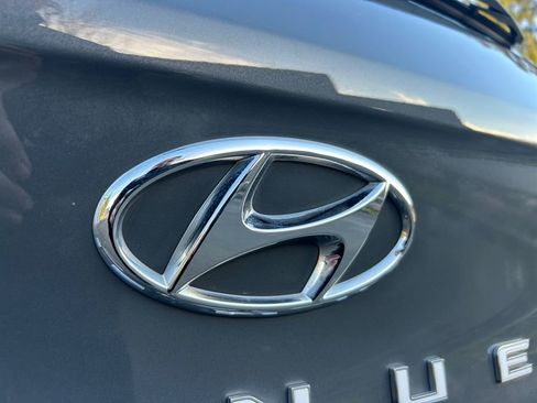 Used 2025 Hyundai Venue SEL image 31
