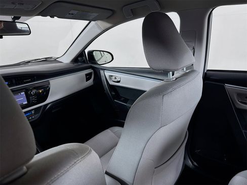 Used 2015 Toyota Corolla LE image 19