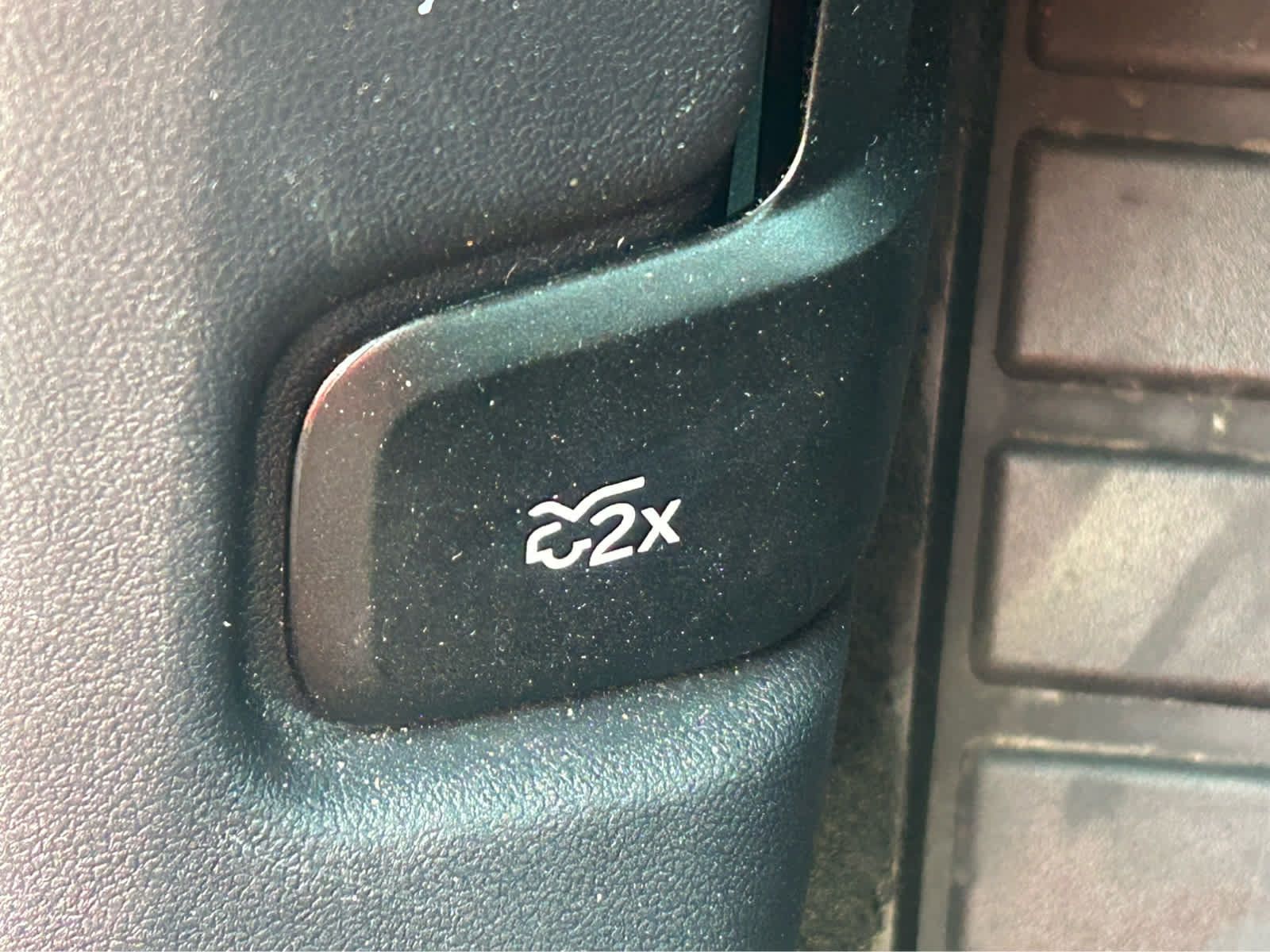 Used 2025 Ford Escape Platinum AWD/4WD image 19