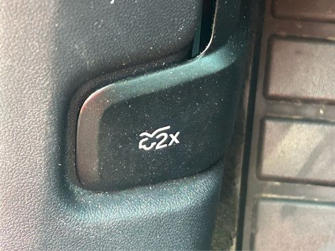 Used 2025 Ford Escape Platinum AWD/4WD image 19