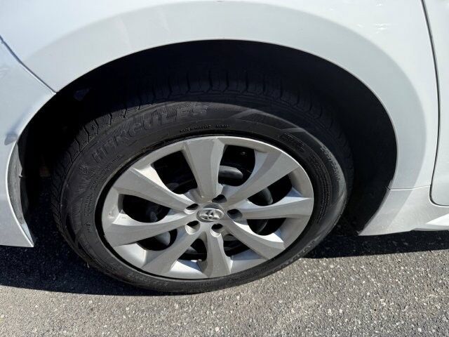 Used 2024 Toyota Corolla LE FWD image 9
