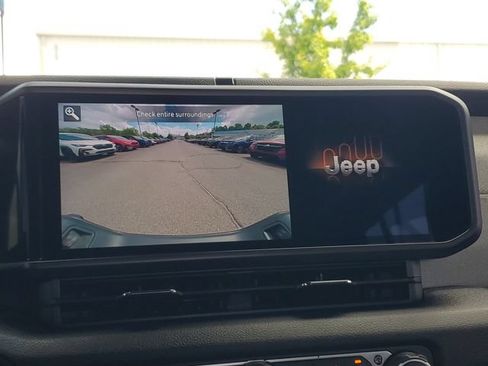 Certified 2025 Jeep Gladiator Sport AWD/4WD image 35