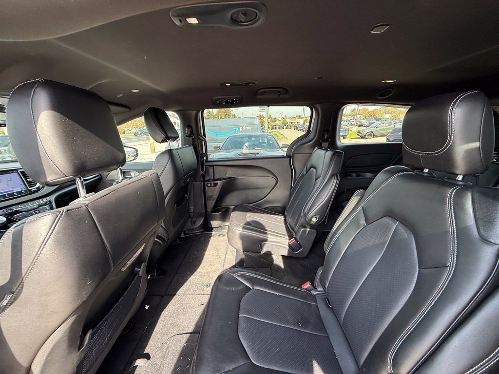 Used 2025 Chrysler Pacifica Select FWD image 25