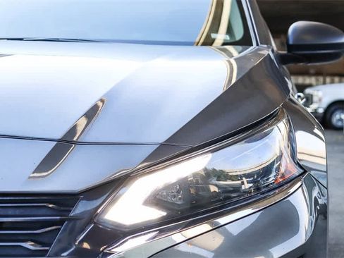 Used 2024 Nissan Altima 2.5 SV image 4