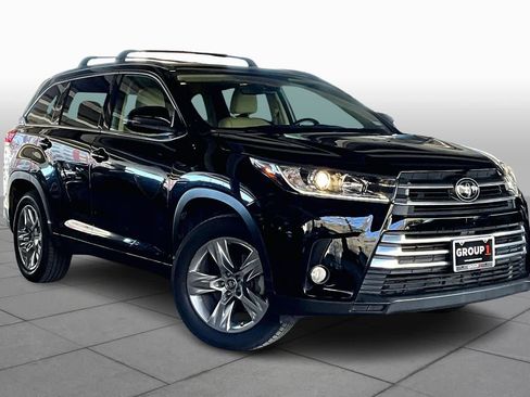 Used 2017 Toyota Highlander Limited image 2