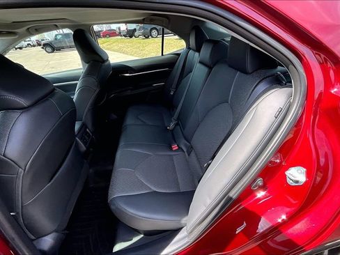 Used 2022 Toyota Camry XLE w/ Navigation Upgrade Package image 23