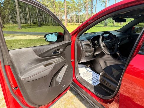 Used 2023 Chevrolet Equinox RS w/ RS Leather Package FWD image 11