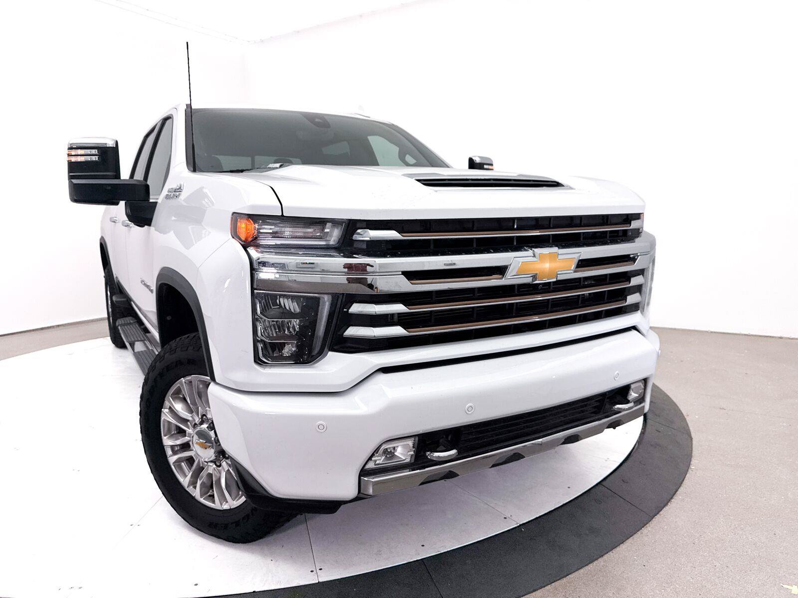 Used 2021 Chevrolet Silverado 2500 High Country w/ Technology Package AWD/4WD image 9