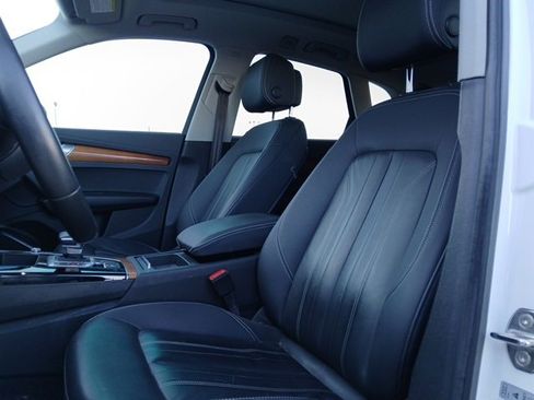 Used 2022 Audi Q5 2.0T Premium w/ Convenience Package image 11