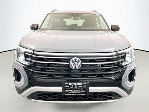 New 2026 Volkswagen Atlas Peak Edition AWD/4WD image 2