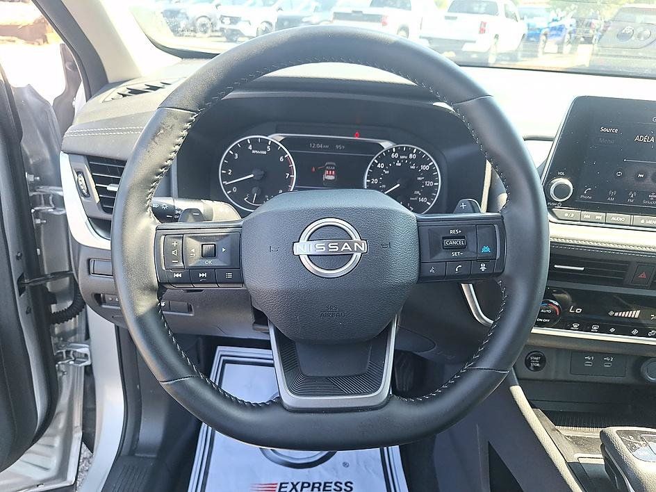 Certified 2025 Nissan Rogue SV AWD/4WD image 13
