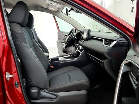 Certified 2022 Toyota RAV4 LE AWD/4WD image 17