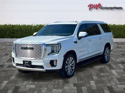 Used 2023 GMC Yukon XL Denali image 4