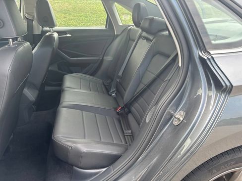 Used 2024 Volkswagen Jetta SE FWD image 9