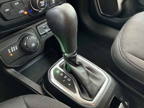 Used 2023 Jeep Renegade Latitude w/ Premium Group AWD/4WD image 23