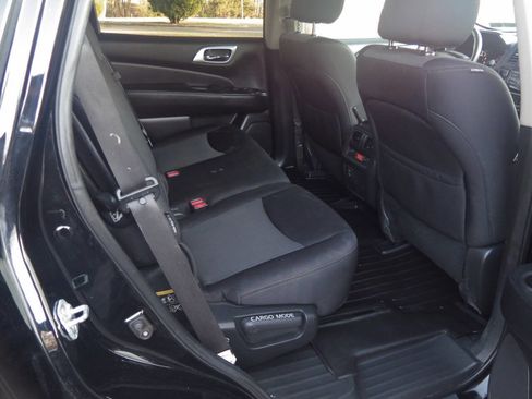 Used 2018 Nissan Pathfinder SV image 12