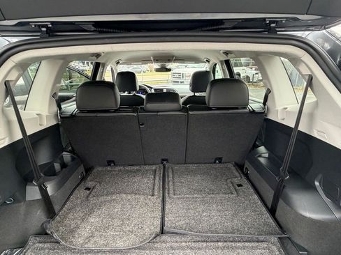 Used 2024 Volkswagen Tiguan SE image 37