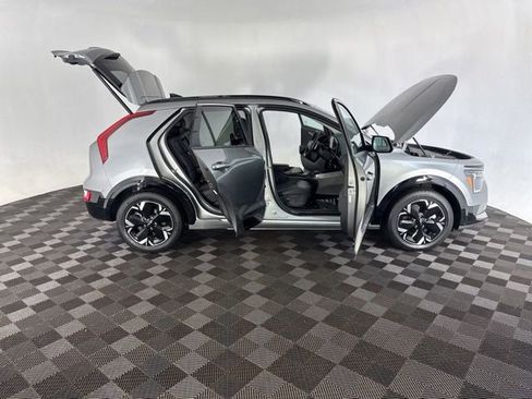 Used 2023 Kia Niro Wind w/ Wind Preserve Package FWD image 13