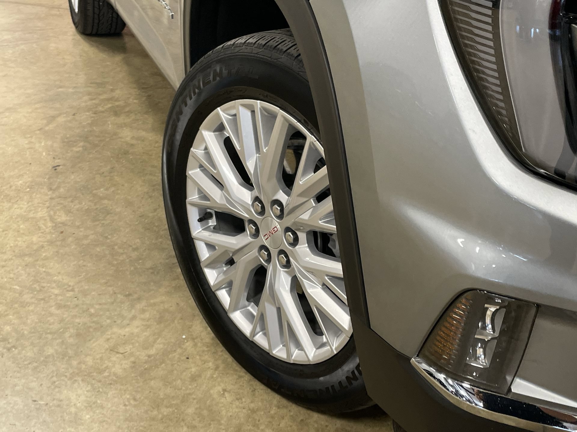 Used 2024 GMC Acadia Elevation w/ Luxury Package FWD image 11