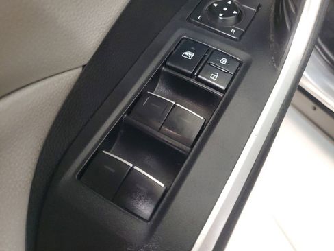 Used 2022 Toyota RAV4 XLE Premium image 20