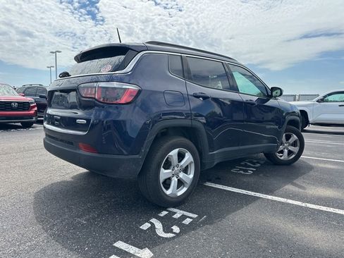Used 2018 Jeep Compass Latitude w/ Cold Weather Group AWD/4WD image 12