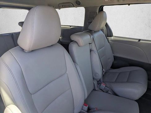 Used 2020 Toyota Sienna XLE Premium image 23