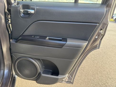 Used 2016 Jeep Patriot High Altitude image 21