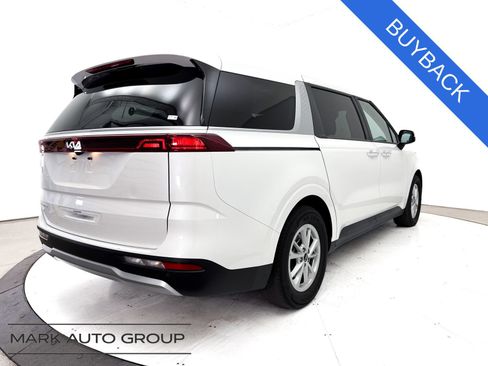 Used 2024 Kia Carnival LX FWD image 17