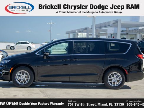 New 2025 Chrysler Pacifica Select image 8